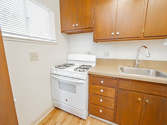 5th image of 110 Frisbie St APT 2