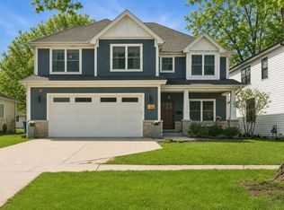 302 N Elm St, Mount Prospect, IL 60056