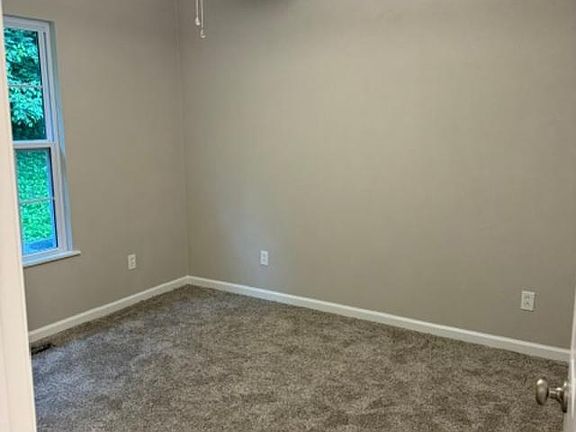 2nd image of 1504 English Pine Ln