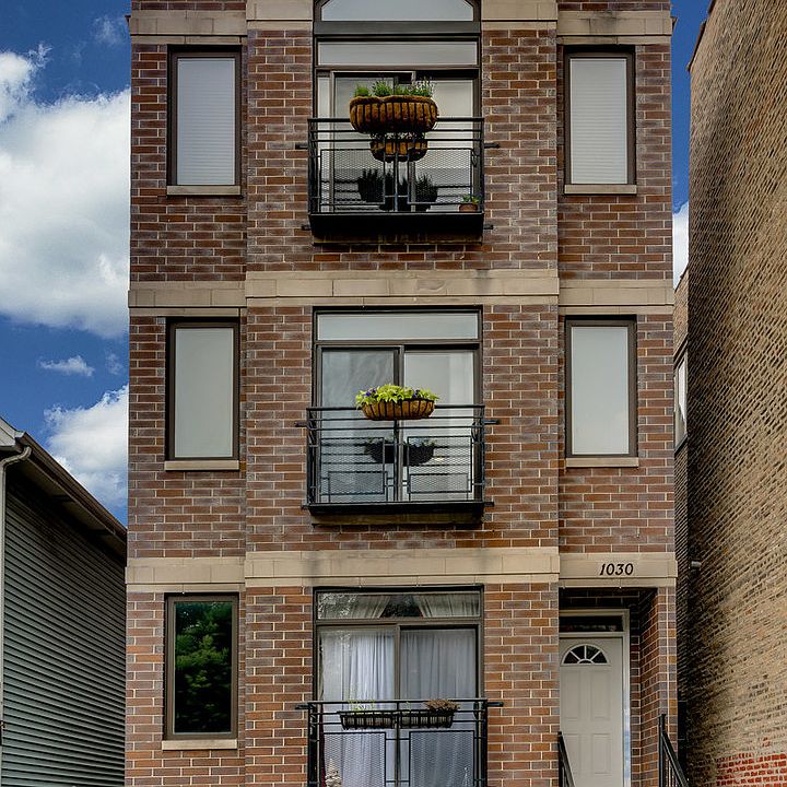 1st image of 1030 N Mozart St #2