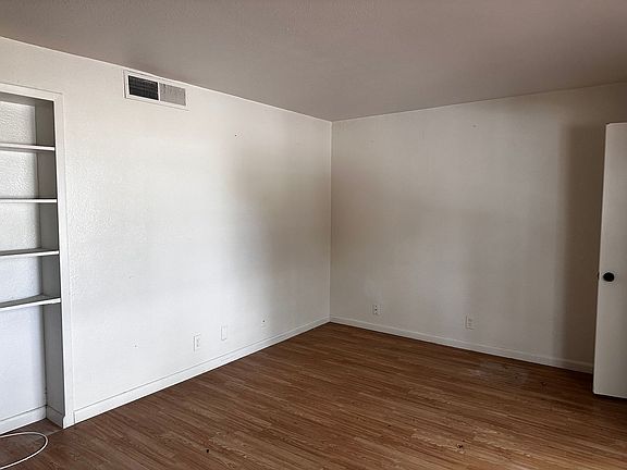 4th image of 1200-1212 E Houston St #B2