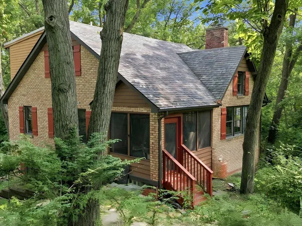 15 Lupine Ln, Portage, IN 46368