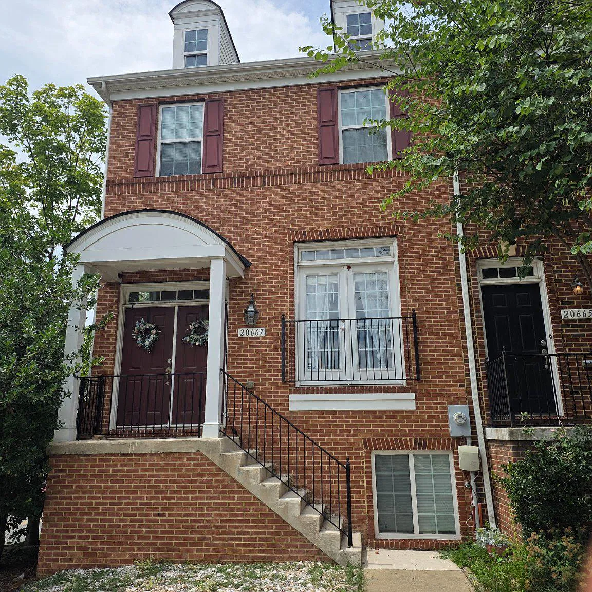 3 bed, 3.5 bath, 2018 sqft, $3,295 — Photo 1