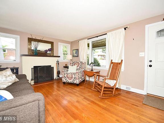 3rd image of 4811 King Ave