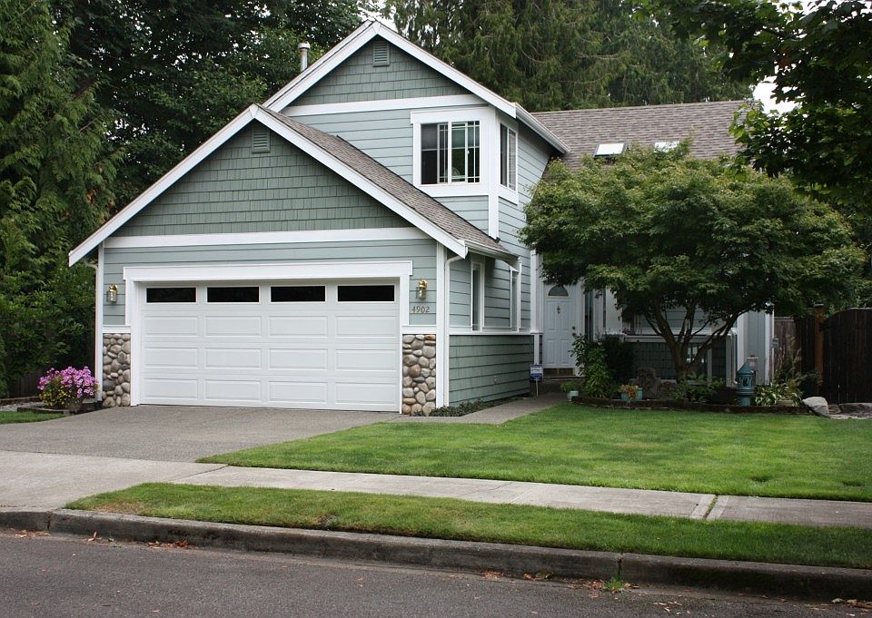 2nd image of 4902 Old Oak St SE