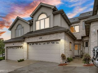 8832 S Roberts Rd, Hickory Hills, IL 60457