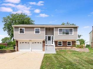 1334 Amherst Dr, Schaumburg, IL 60194