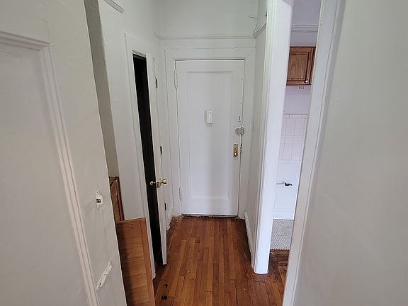 5th image of 344 E 209th St #E4