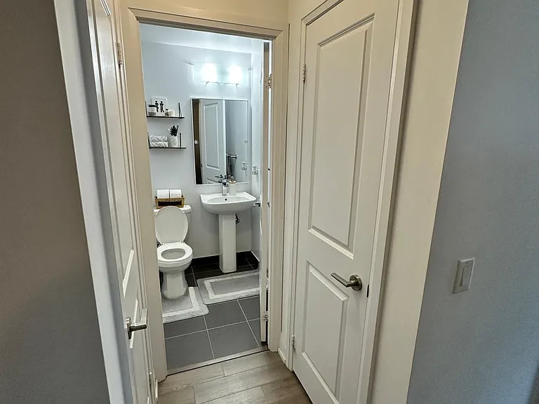7890 Bathurst St #1706 — Photo 21