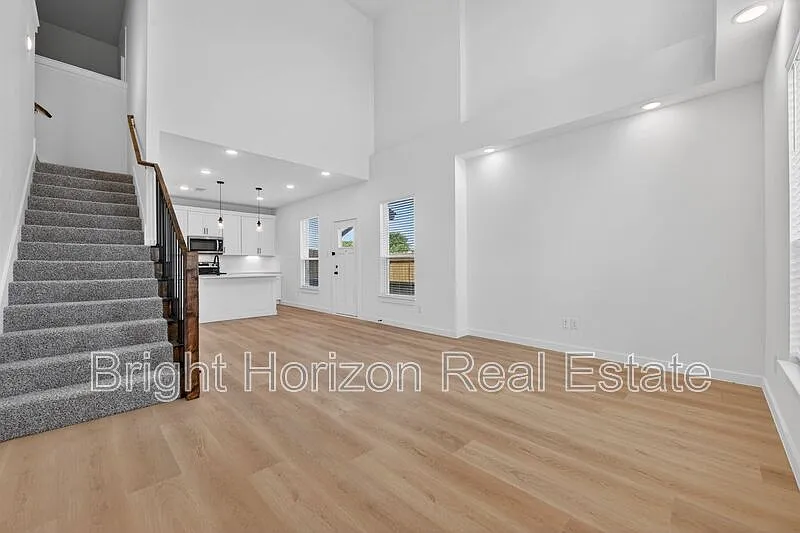 3 bed, 2.0 bath, 1600 sqft, $1,995 — Photo 3