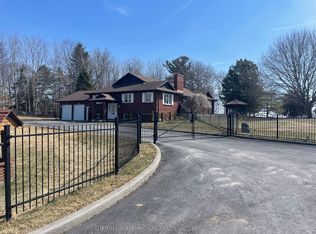 911 School Rd, Kingston, ON K7L4V1