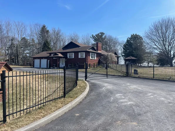 911 School Rd, Kingston, ON K7L 4V1