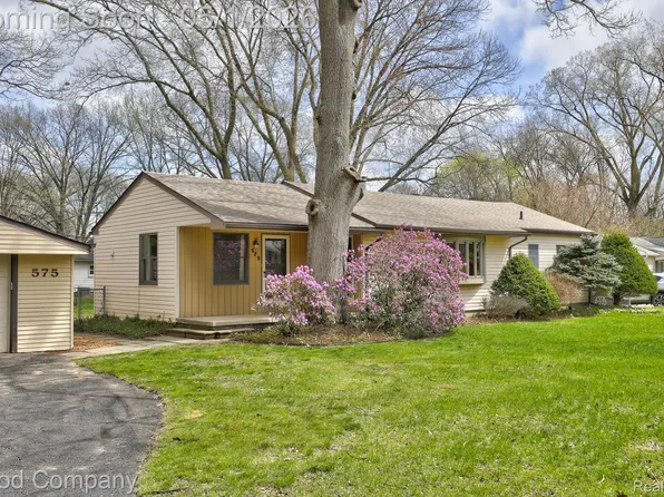 575 S Briarvale Dr, Auburn Hills, MI 48326