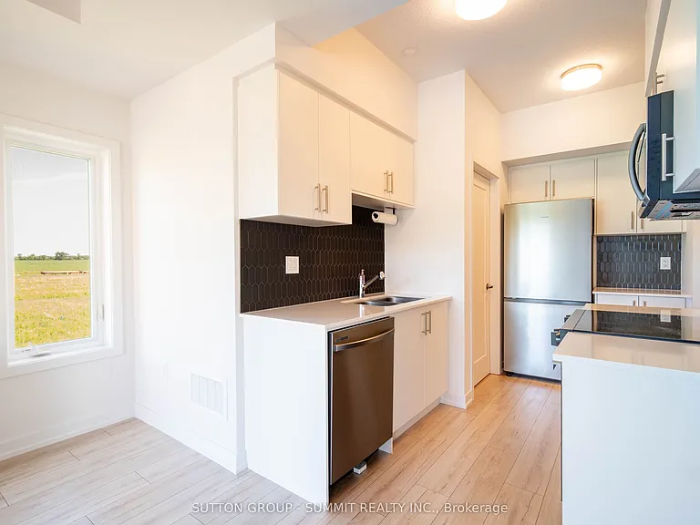 940 Saint David St N #3 — Photo 6