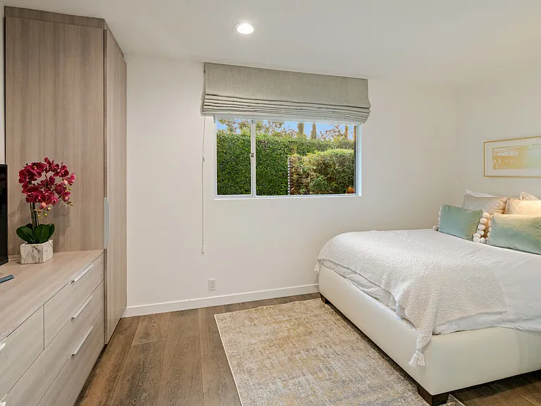 602 N Whittier Dr — Photo 28