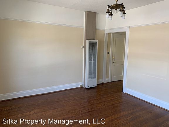 3rd image of 1526 SE Ladd Ave Unit H