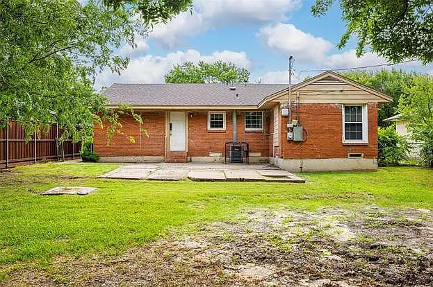 325 Paddy St — Photo 37
