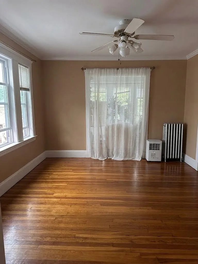 3 bed, 1300 sqft, $2,700 — Photo 3