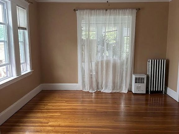 3rd image of 56 Gardiner St Floor 2