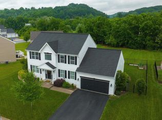 707 Belfair Dr, Leesport, PA 19533