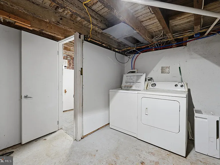 525 Morse St — Photo 15