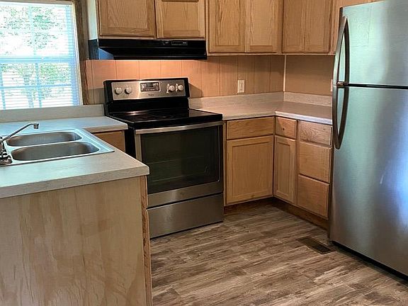 3rd image of 1375 Valley Way