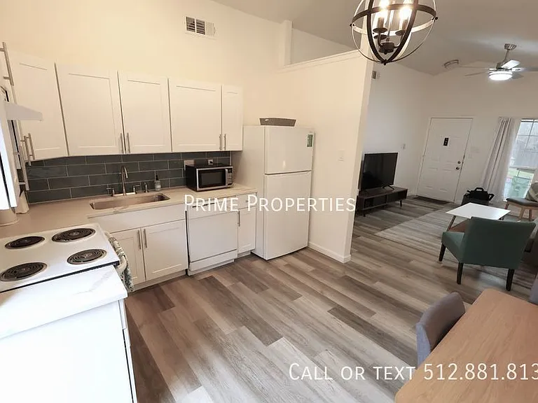 1015 E Yager Ln #92 — Photo 5
