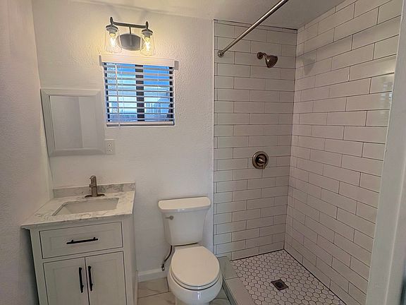 4th image of 1010 N Seminole Ave #B