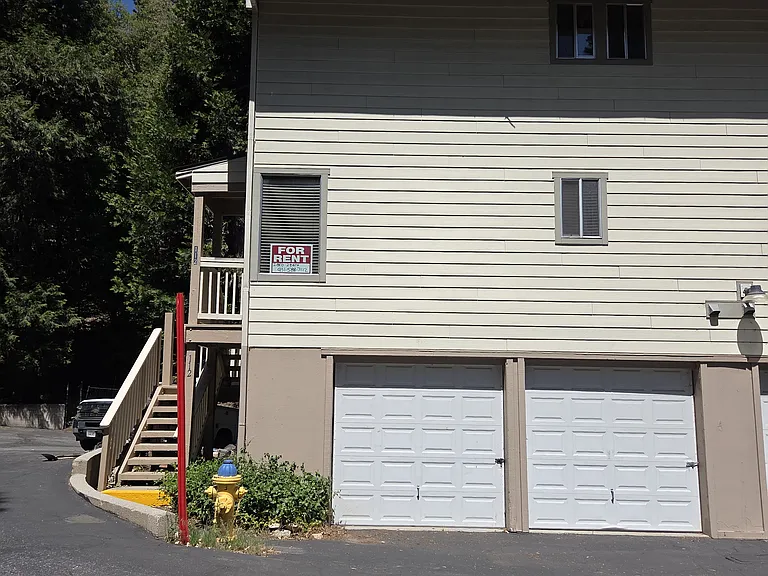 112 Rockledge Ln — Photo 1