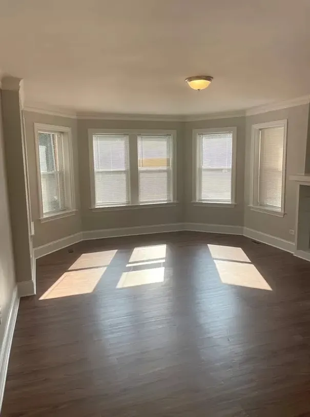 6046 South Rhodes Avenue - Unit 1 — Photo 1