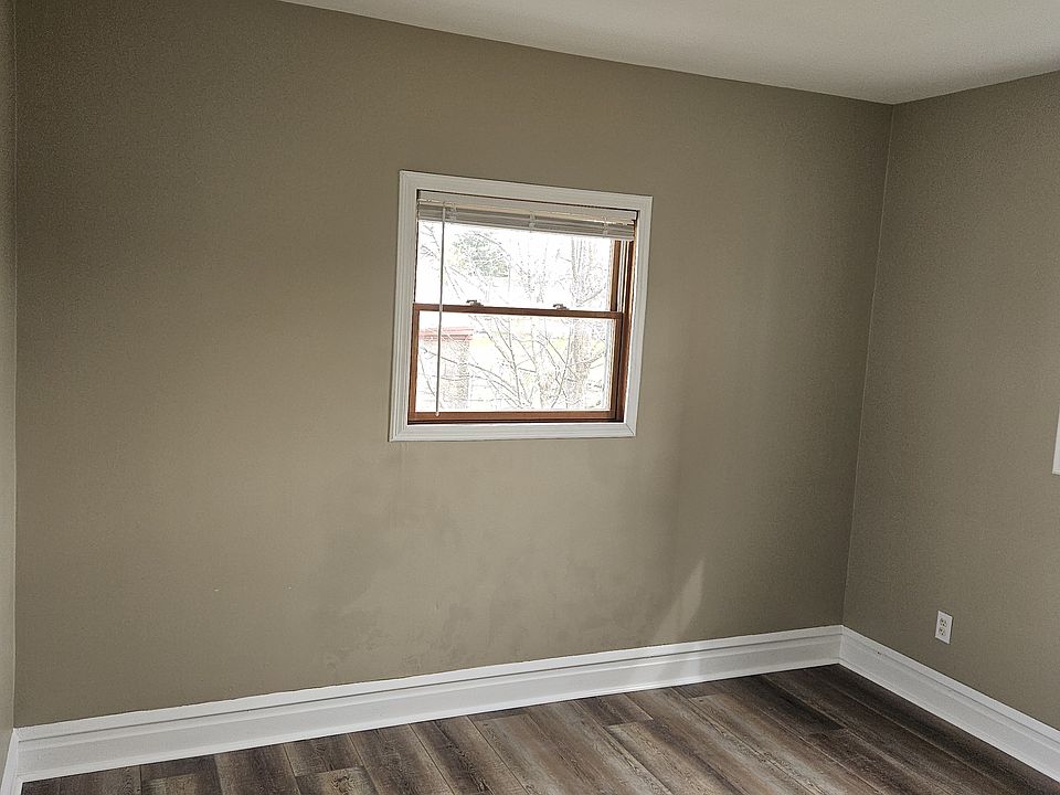 Bonus Room Approximately 11' x 10' 5"