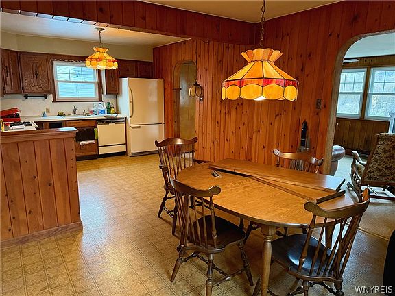 4th image of 223 Harding Rd