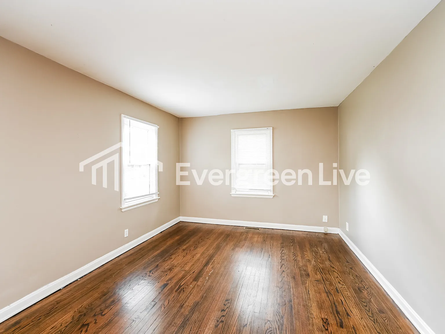 3 bed, 1.0 bath, 1640 sqft, $1,545 — Photo 3
