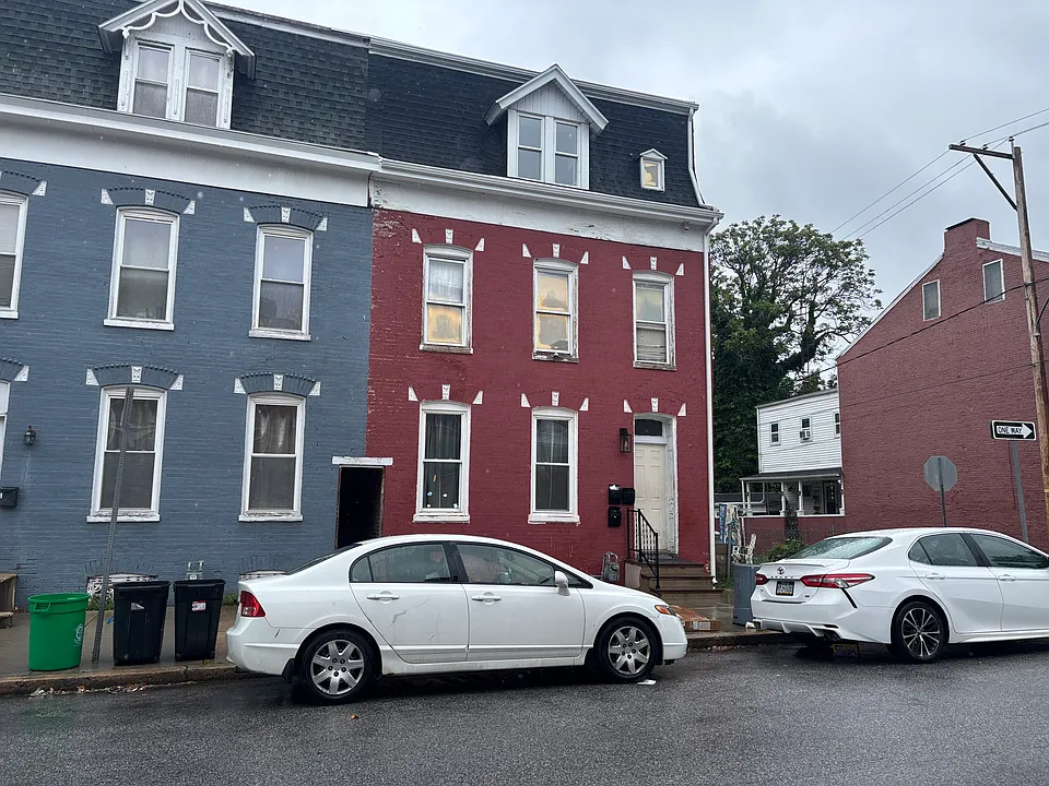 125 E South St #3F