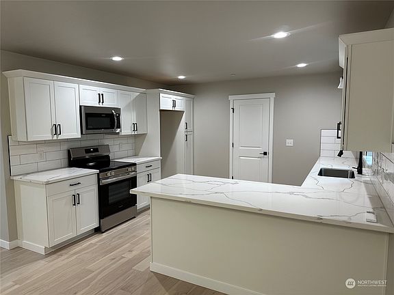 4th image of 1914 Jackson Drive NW