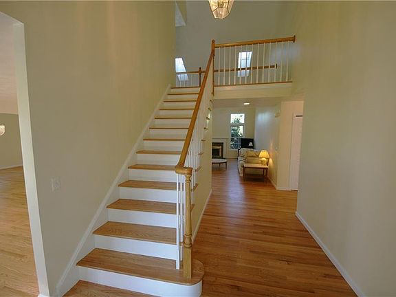 3rd image of 330 Kettle Pond Dr