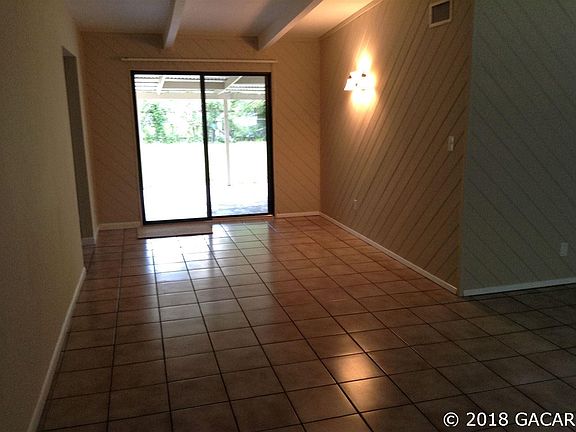 2nd image of 2922 NE 13th St