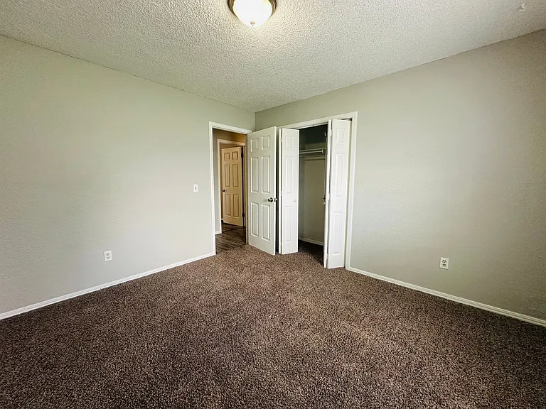 11701 N Lee Ave — Photo 27