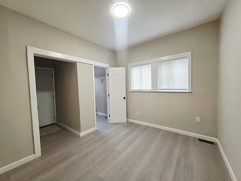 5255 Bancroft Ave — Photo 11