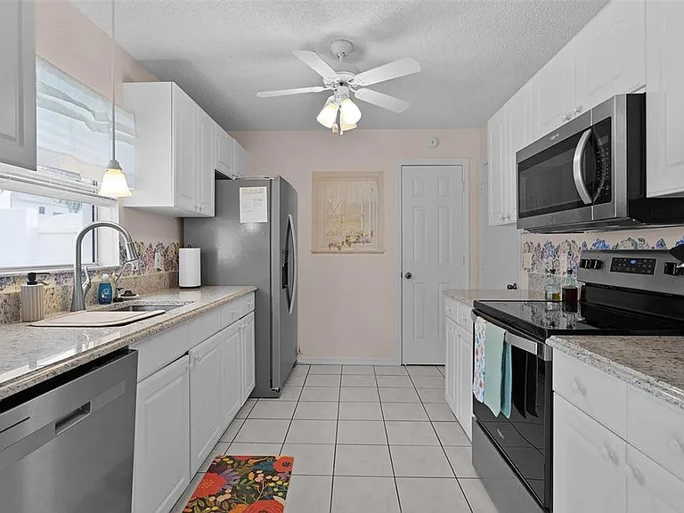 1330 Lajolla Cir — Photo 9