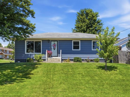 1610 Bies Dr, Dubuque, IA 52002