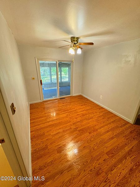 4th image of 109 Spier Falls Road