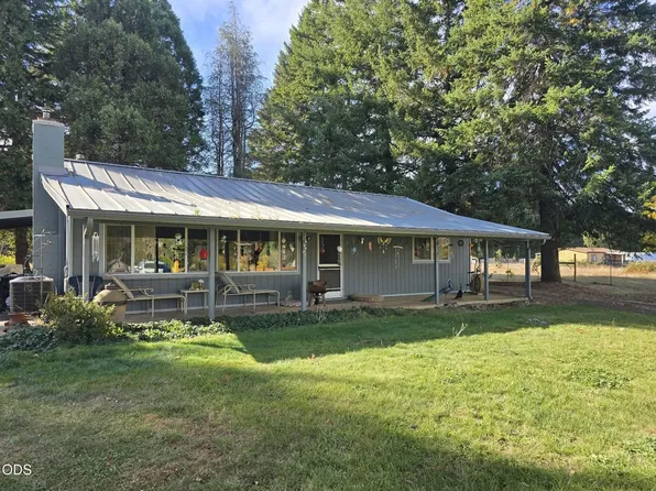 375 Aquarius Way, Cave Junction, OR 97523