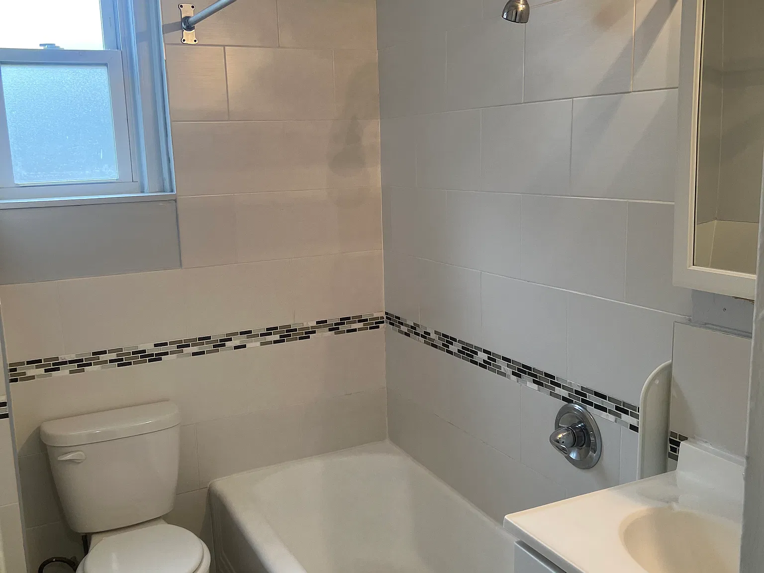 1 bed, 715 sqft, $2,100 — Photo 4