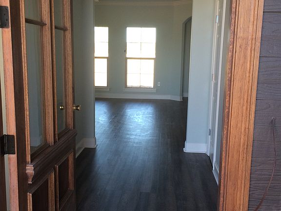 foyer has 11foot ceiling