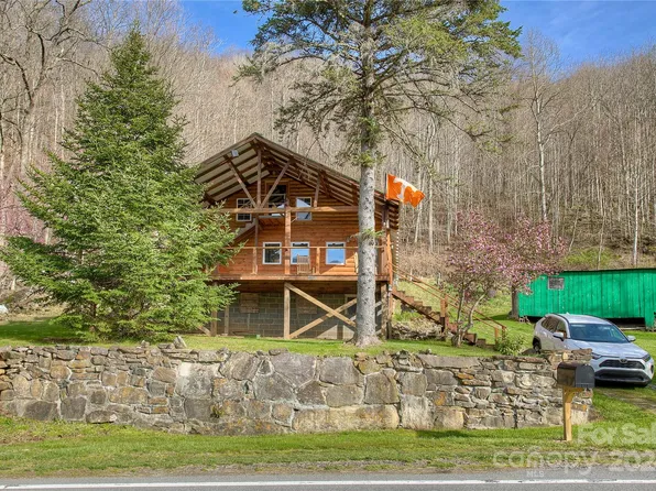 3198 State Highway 261, Bakersville, NC 28705