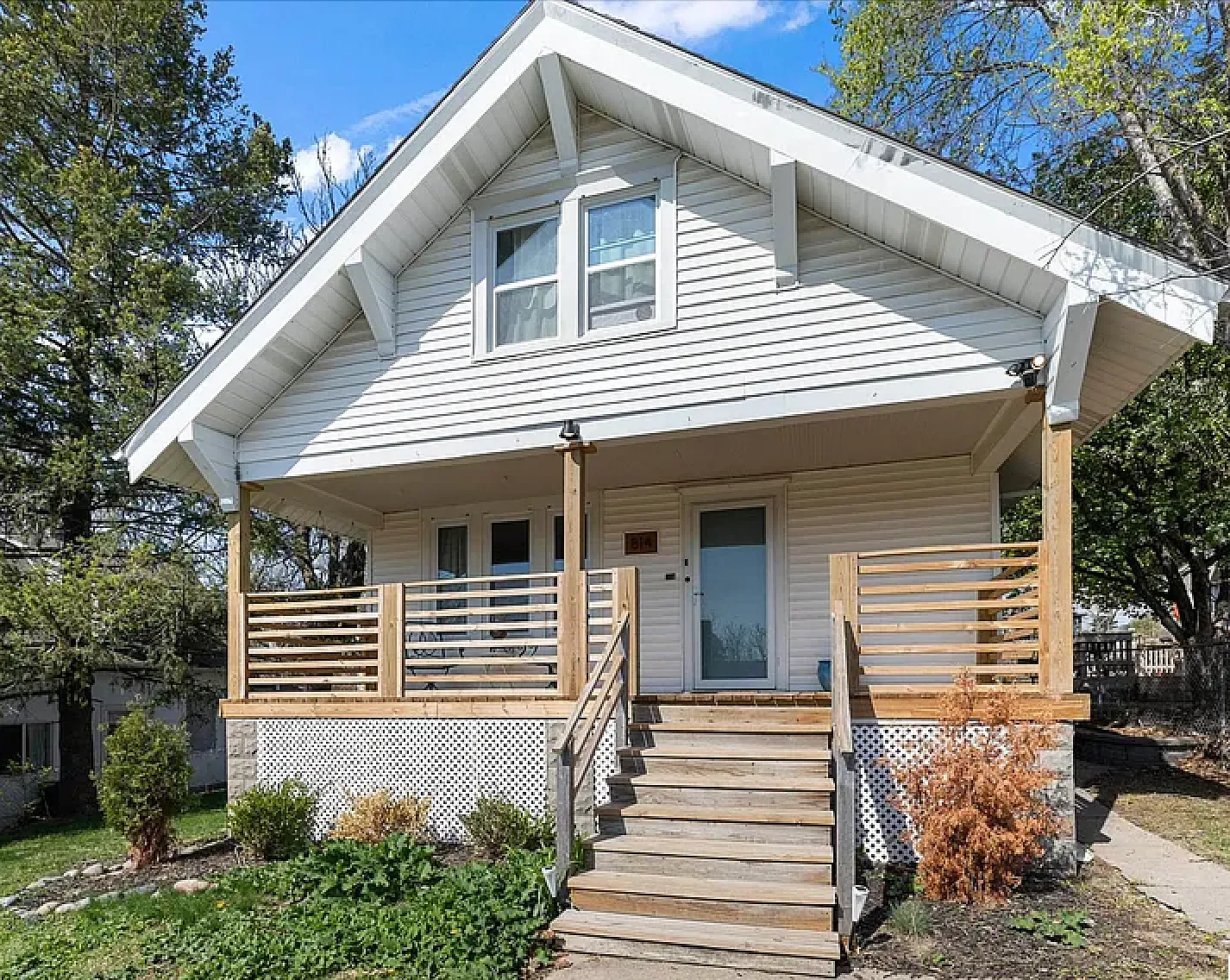 5 bed, 2259 sqft, $2,600 — Photo 1