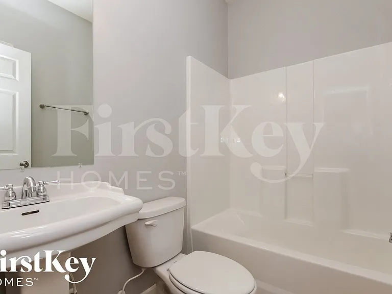 713 Walnut Crossing Dr — Photo 14