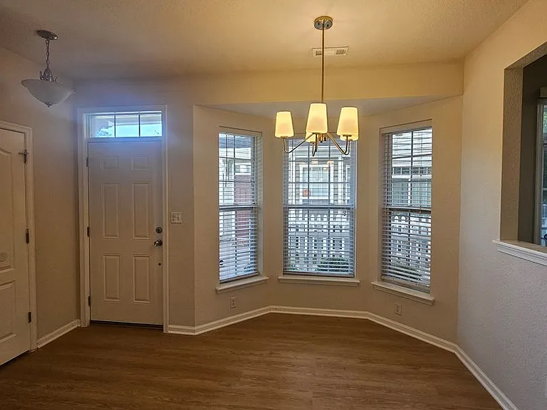 604 Teton Cir — Photo 4