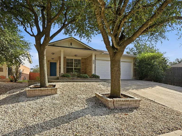 920 Coronation Way — Photo 2